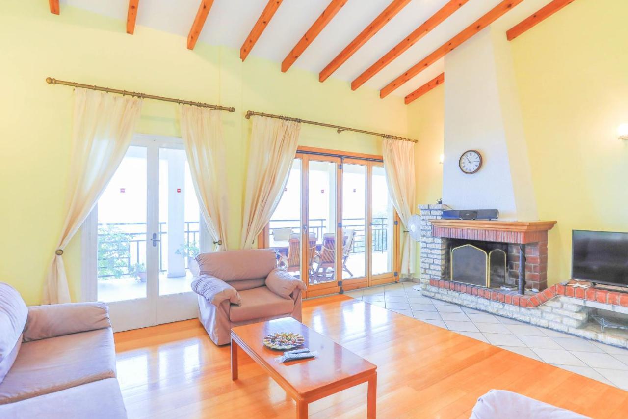 Villa Natasha Katávolos Екстериор снимка